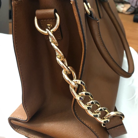 Michael Kors luxury travel tote - Picture 4 of 5